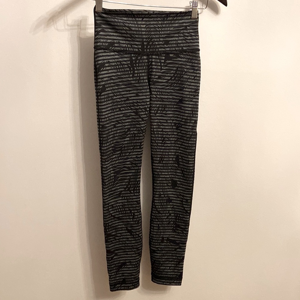 RARE Lululemon High Times Ankle Length| Grey & Black Print | Sz 6